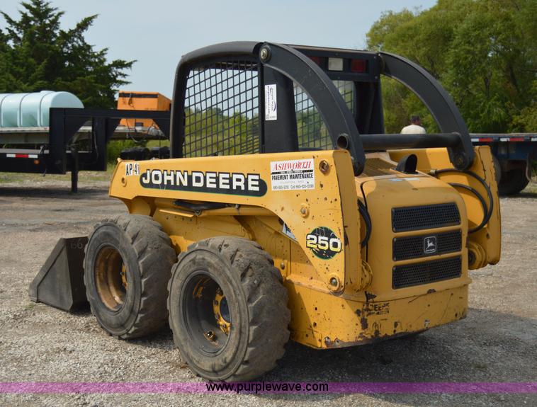 image for item H2822 2000 John Deere 250 skid steer