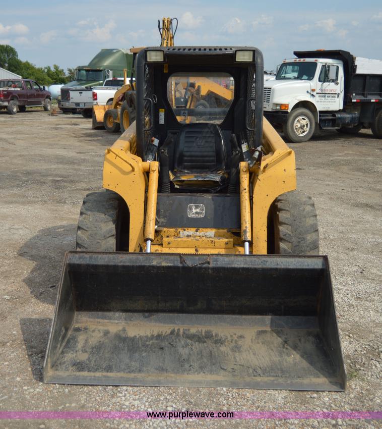 image for item H2822 2000 John Deere 250 skid steer