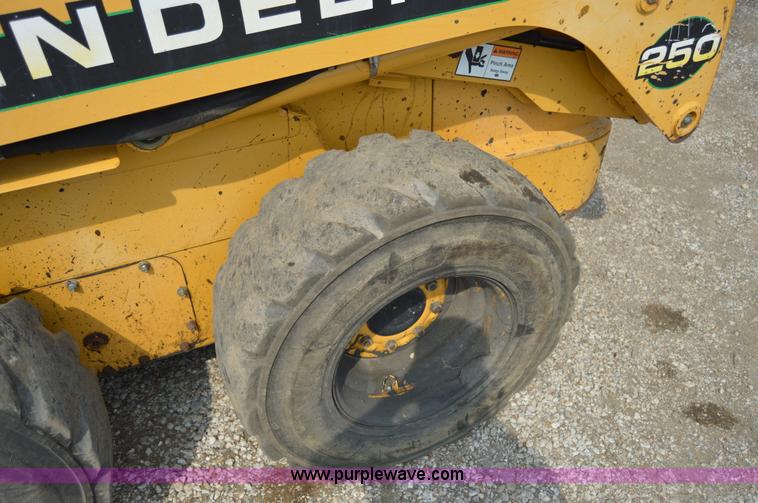 image for item H2822 2000 John Deere 250 skid steer