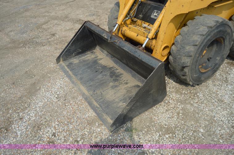 image for item H2822 2000 John Deere 250 skid steer