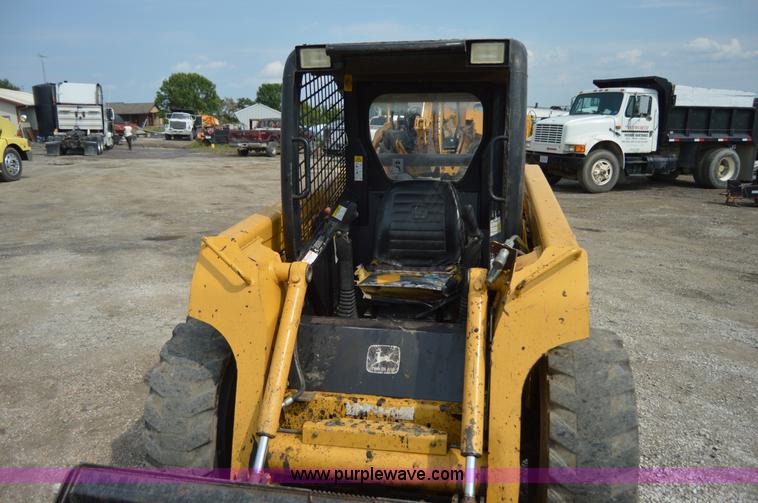 image for item H2822 2000 John Deere 250 skid steer