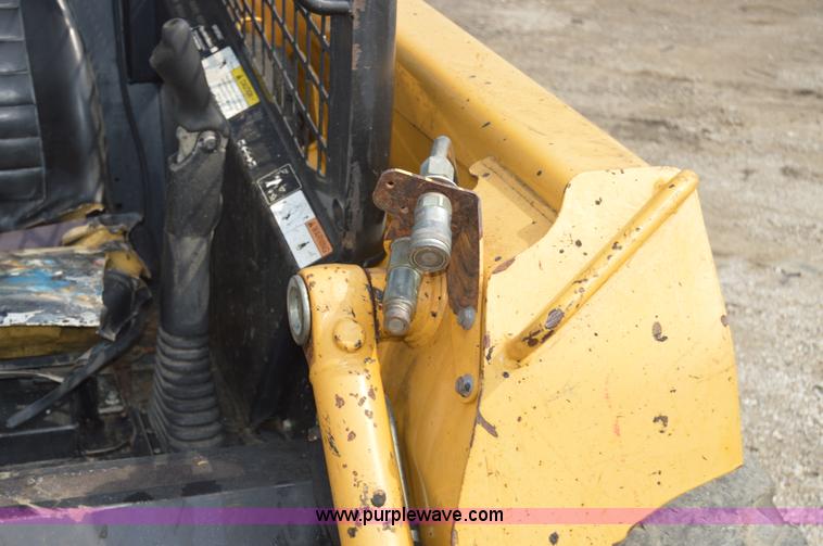 image for item H2822 2000 John Deere 250 skid steer