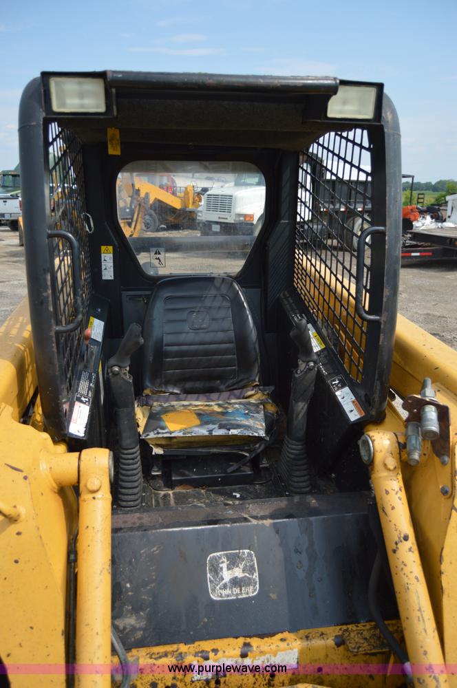 image for item H2822 2000 John Deere 250 skid steer