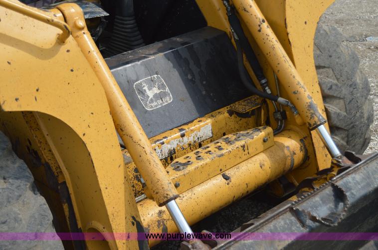 image for item H2822 2000 John Deere 250 skid steer