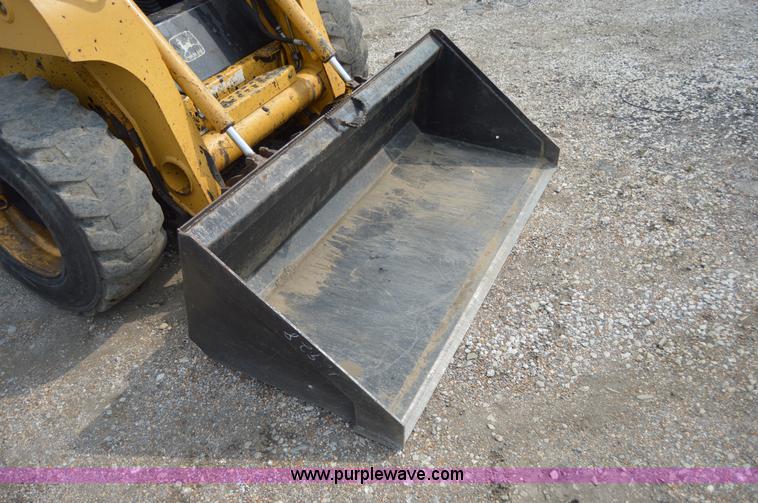 image for item H2822 2000 John Deere 250 skid steer
