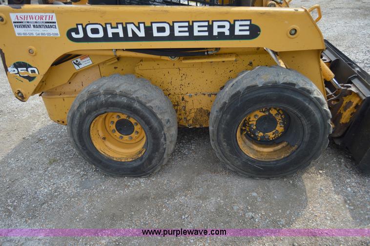 image for item H2822 2000 John Deere 250 skid steer