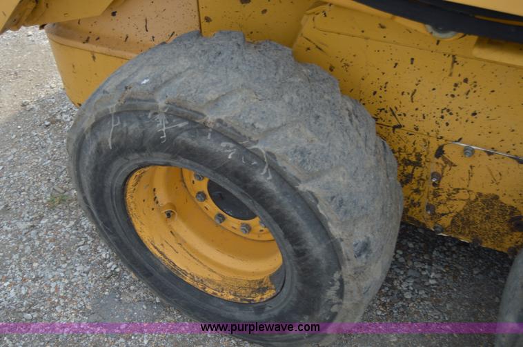 image for item H2822 2000 John Deere 250 skid steer