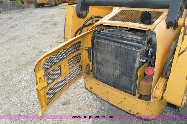 image for item H2822 2000 John Deere 250 skid steer