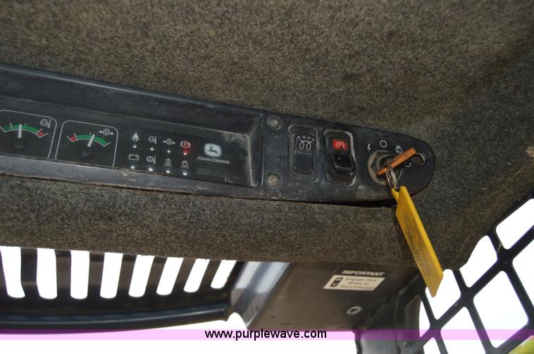 image for item H2822 2000 John Deere 250 skid steer