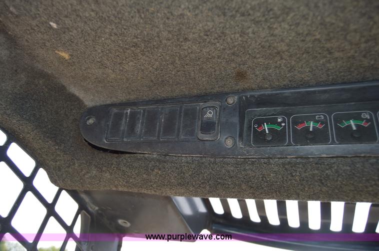 image for item H2822 2000 John Deere 250 skid steer