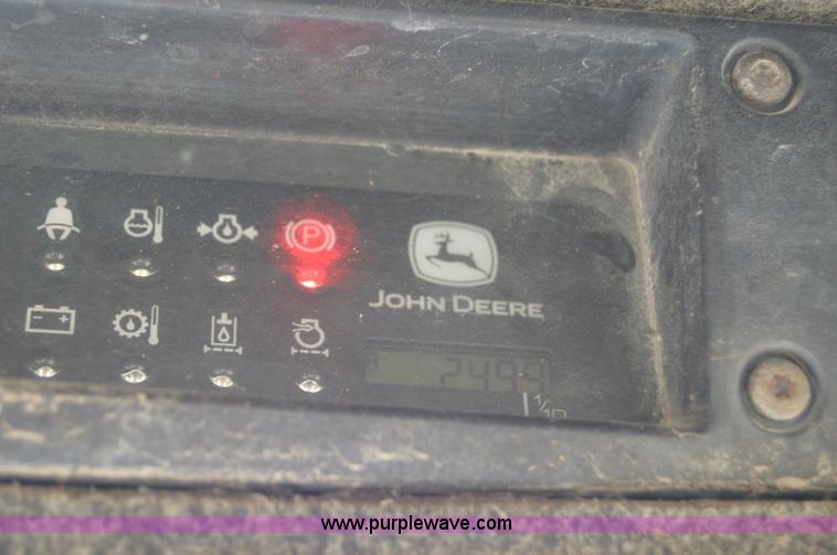 image for item H2822 2000 John Deere 250 skid steer