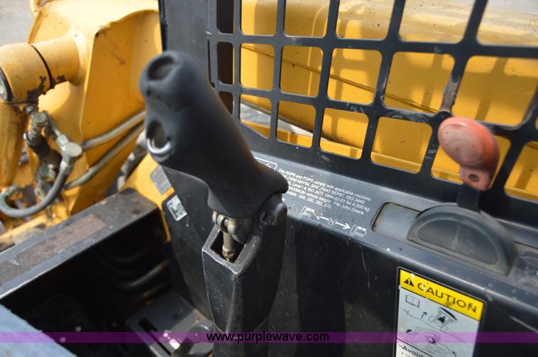 image for item H2822 2000 John Deere 250 skid steer