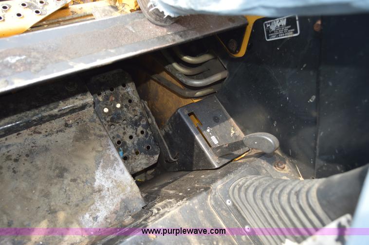 image for item H2822 2000 John Deere 250 skid steer