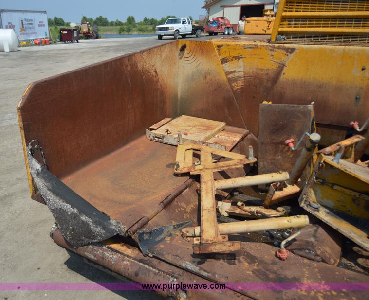 image for item H2823 1981 Blaw-Knox PF115 paver