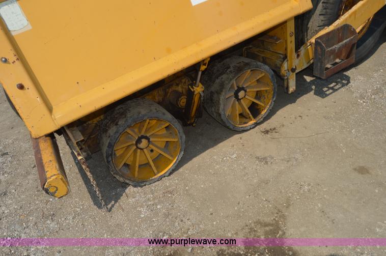 image for item H2823 1981 Blaw-Knox PF115 paver