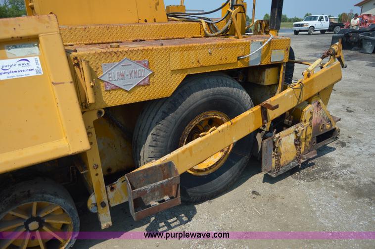image for item H2823 1981 Blaw-Knox PF115 paver