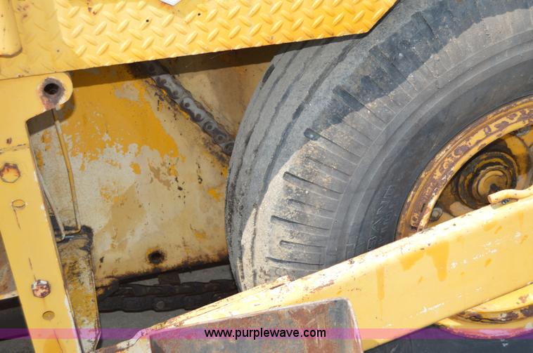 image for item H2823 1981 Blaw-Knox PF115 paver