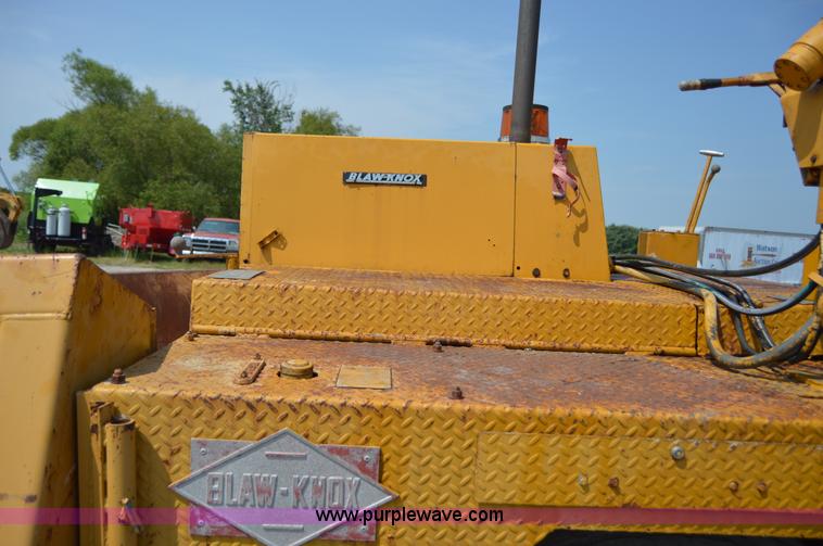 image for item H2823 1981 Blaw-Knox PF115 paver