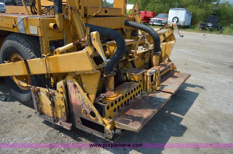 image for item H2823 1981 Blaw-Knox PF115 paver