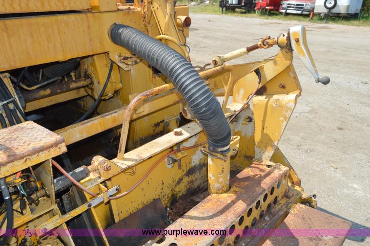 image for item H2823 1981 Blaw-Knox PF115 paver