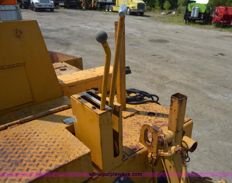 image for item H2823 1981 Blaw-Knox PF115 paver