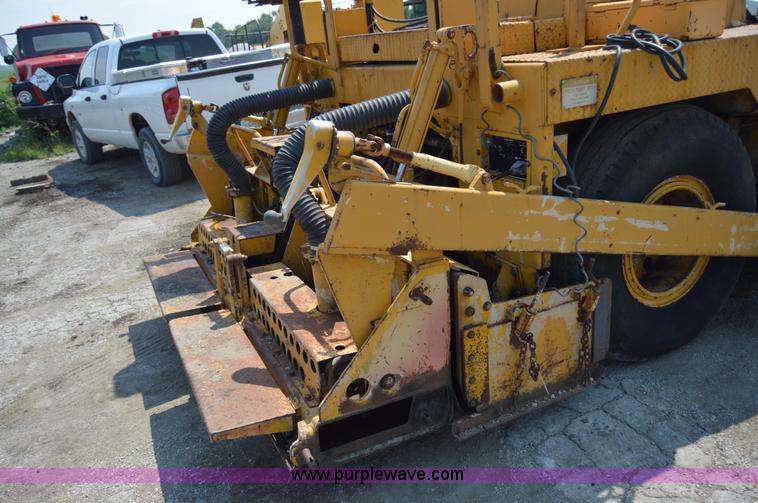 image for item H2823 1981 Blaw-Knox PF115 paver