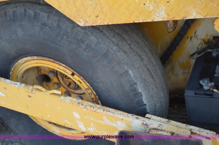 image for item H2823 1981 Blaw-Knox PF115 paver