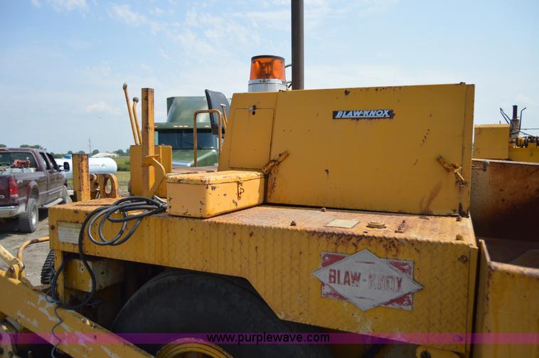 image for item H2823 1981 Blaw-Knox PF115 paver