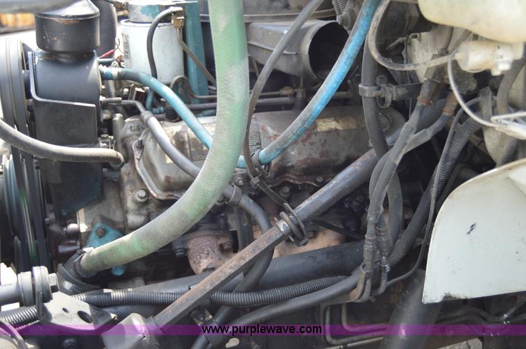 image for item H2824 1987 International 1654 seal coat truck