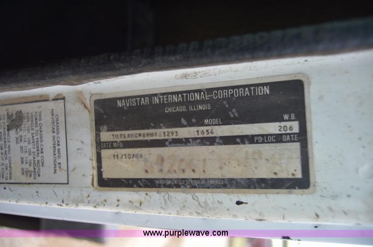 image for item H2824 1987 International 1654 seal coat truck