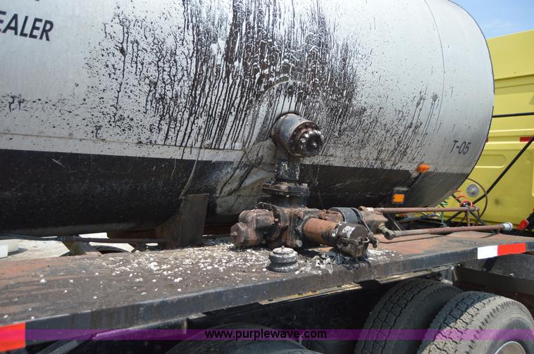 image for item H2825 1970 MCCO Taylor seal coat trailer