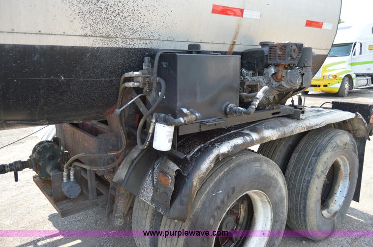 image for item H2825 1970 MCCO Taylor seal coat trailer