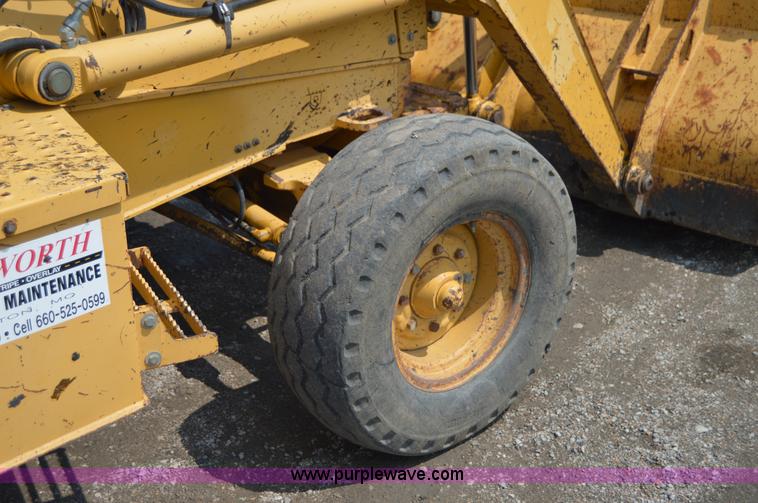 image for item H2828 1999 John Deere 310E backhoe