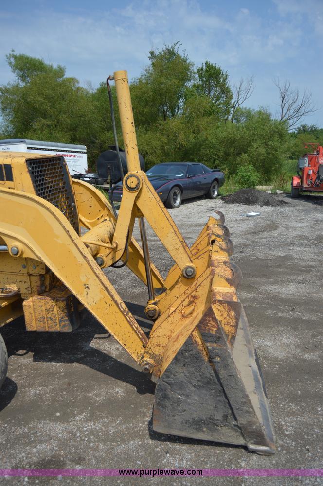 image for item H2828 1999 John Deere 310E backhoe