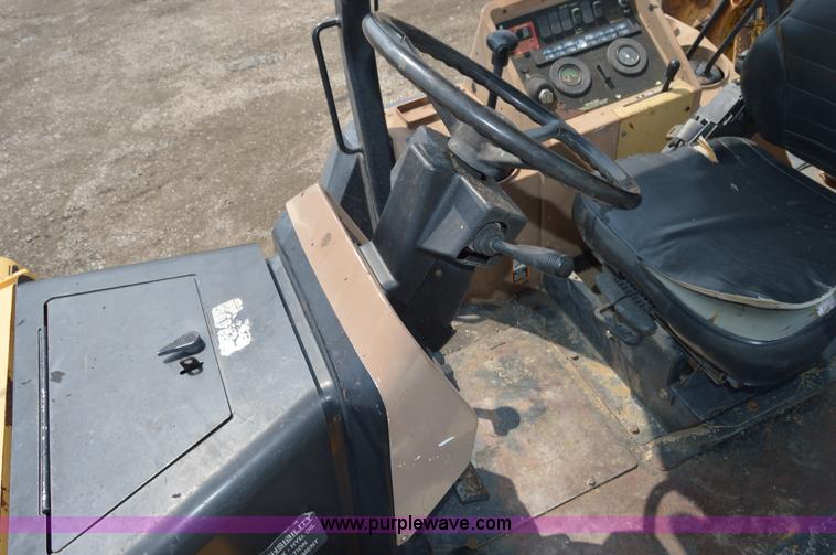 image for item H2828 1999 John Deere 310E backhoe
