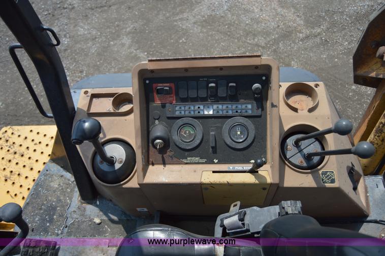 image for item H2828 1999 John Deere 310E backhoe