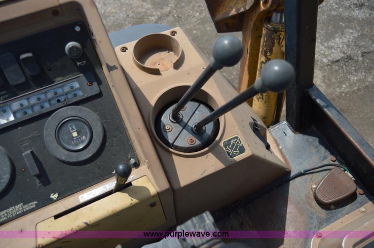 image for item H2828 1999 John Deere 310E backhoe