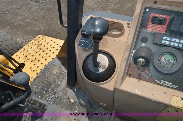 image for item H2828 1999 John Deere 310E backhoe