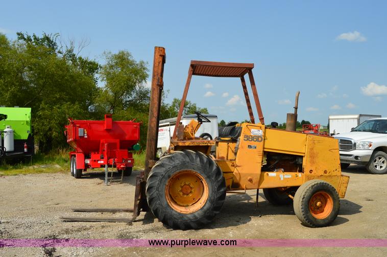 image for item H2831 Case 586D forklift