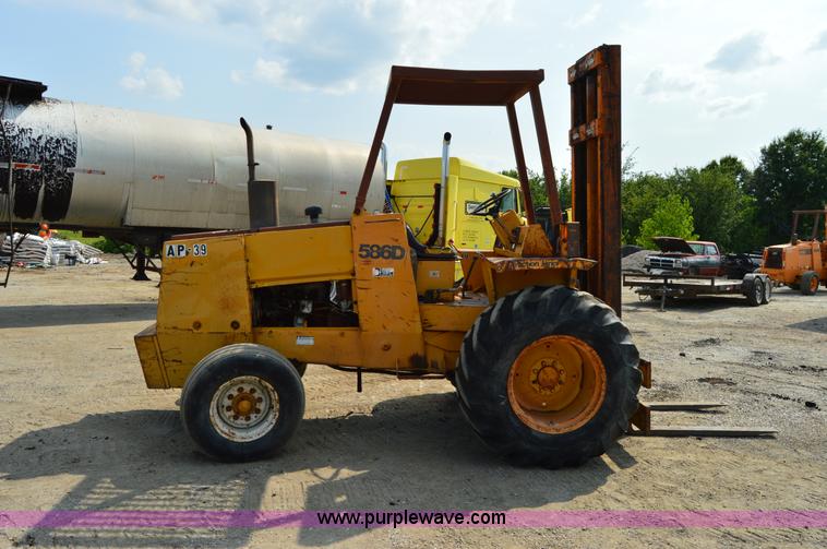 image for item H2831 Case 586D forklift