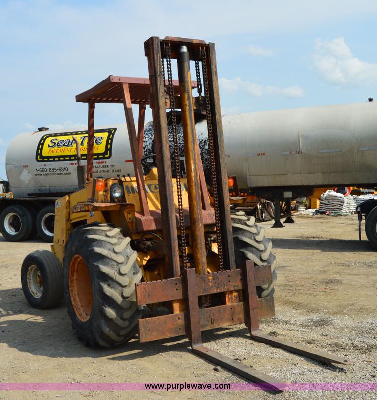 image for item H2831 Case 586D forklift