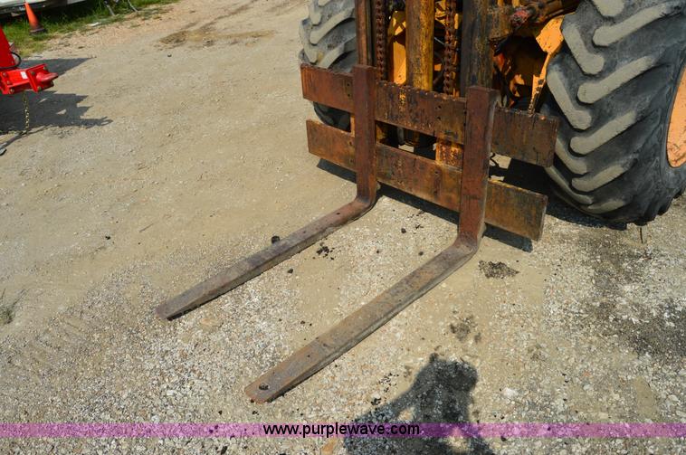 image for item H2831 Case 586D forklift
