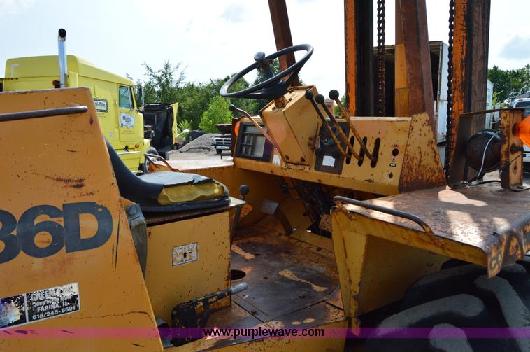 image for item H2831 Case 586D forklift