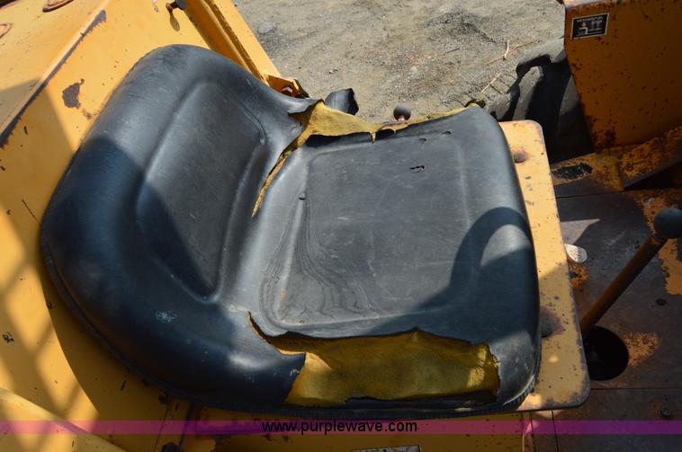 image for item H2831 Case 586D forklift