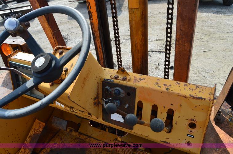 image for item H2831 Case 586D forklift