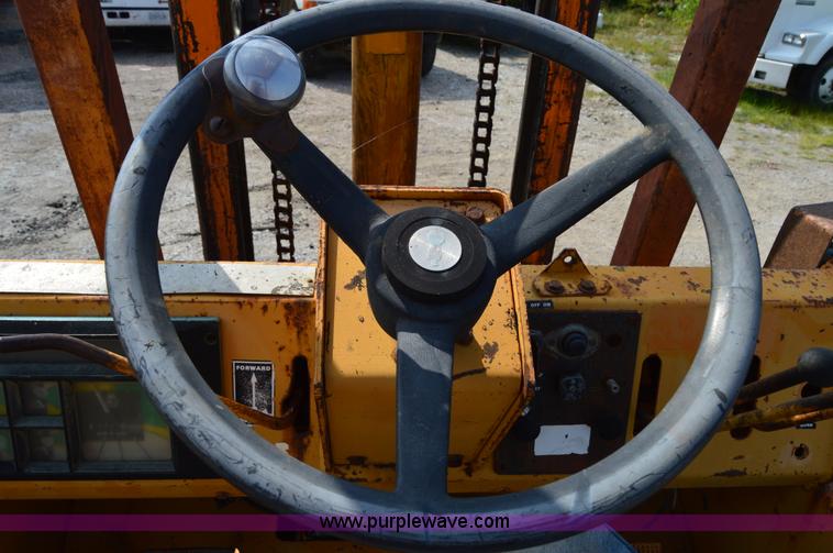 image for item H2831 Case 586D forklift