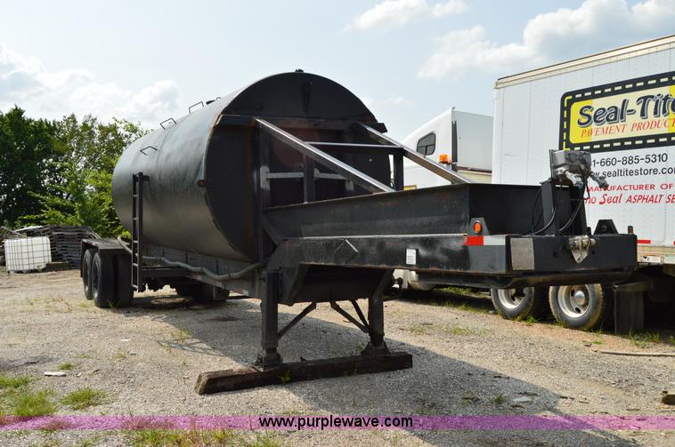 image for item H2832 1969 Trailmobile B31N5EDT tank trailer