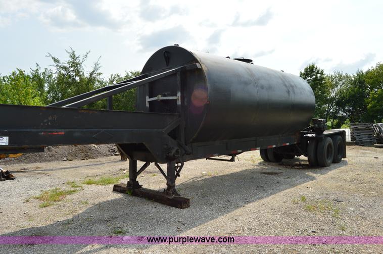 image for item H2832 1969 Trailmobile B31N5EDT tank trailer