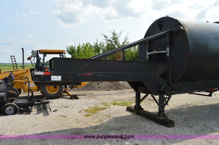 image for item H2832 1969 Trailmobile B31N5EDT tank trailer