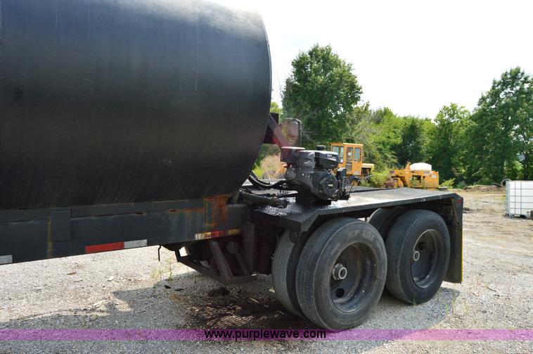 image for item H2832 1969 Trailmobile B31N5EDT tank trailer